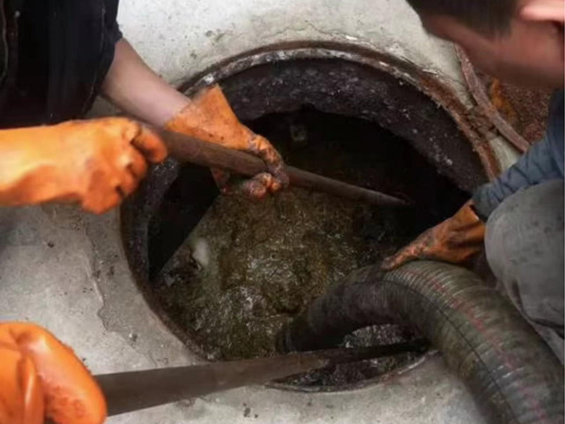 平顶山清理化粪池时如何避免沼气的危害？